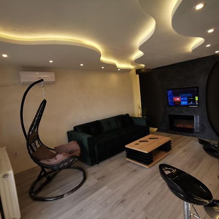Brend New Luxurious Apartment In Downtown With Free Parking โนวีซาด ภายนอก รูปภาพ