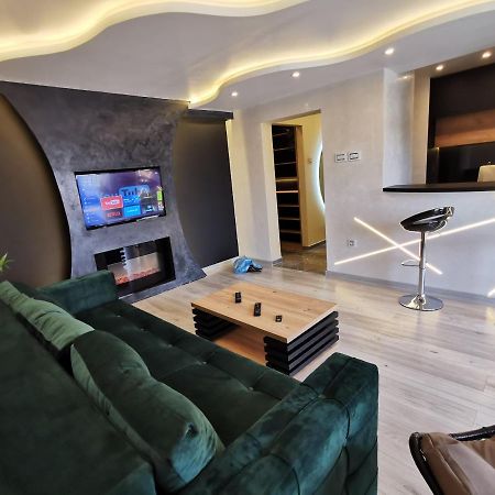 Brend New Luxurious Apartment In Downtown With Free Parking โนวีซาด ภายนอก รูปภาพ