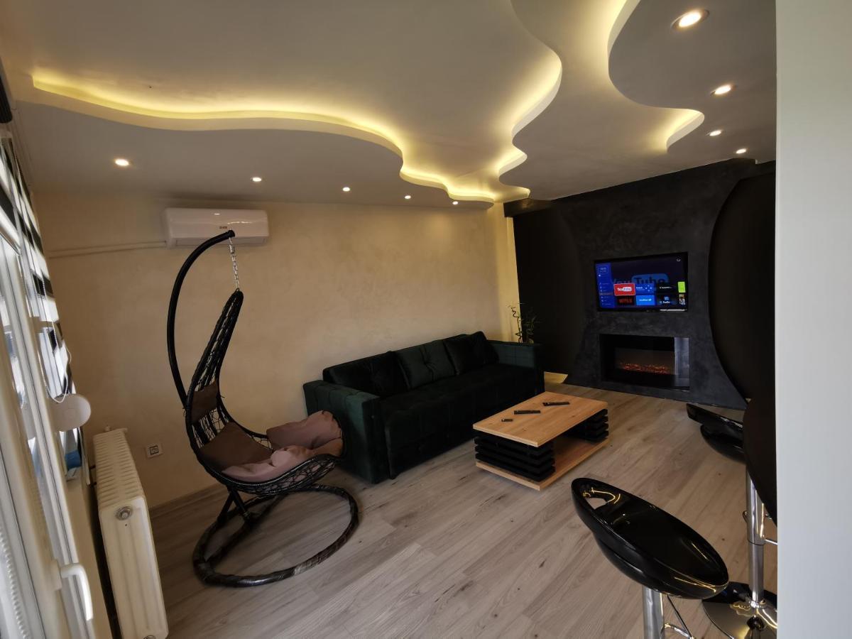 Brend New Luxurious Apartment In Downtown With Free Parking โนวีซาด ภายนอก รูปภาพ