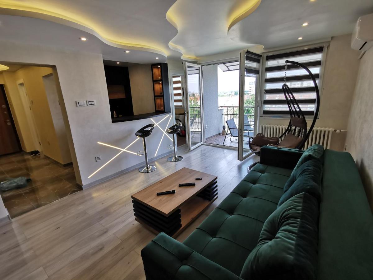Brend New Luxurious Apartment In Downtown With Free Parking โนวีซาด ภายนอก รูปภาพ
