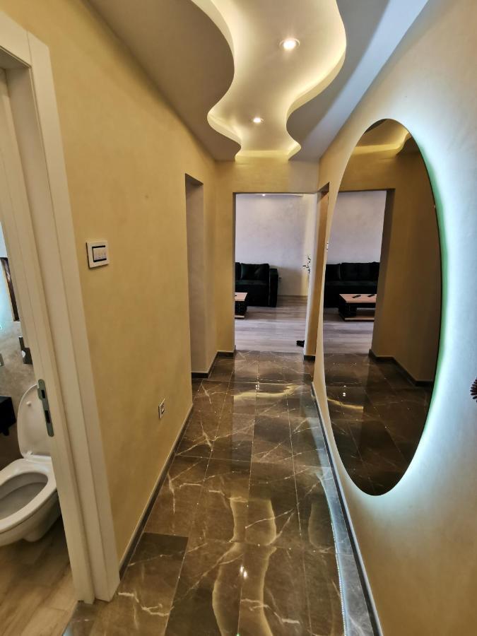 Brend New Luxurious Apartment In Downtown With Free Parking โนวีซาด ภายนอก รูปภาพ