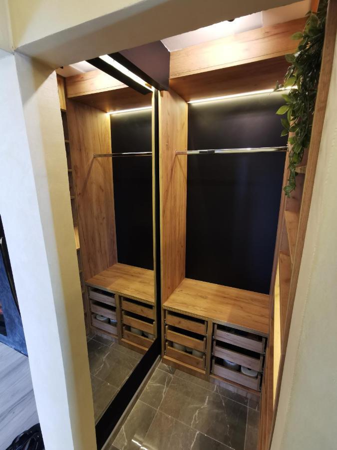 Brend New Luxurious Apartment In Downtown With Free Parking โนวีซาด ภายนอก รูปภาพ