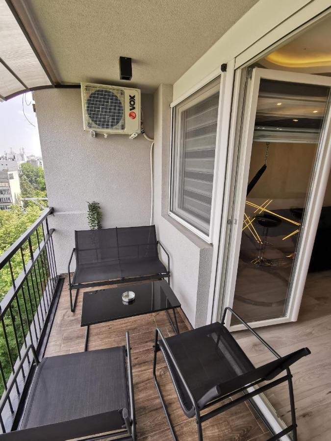 Brend New Luxurious Apartment In Downtown With Free Parking โนวีซาด ภายนอก รูปภาพ