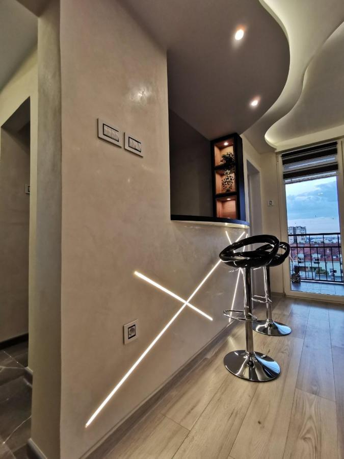 Brend New Luxurious Apartment In Downtown With Free Parking โนวีซาด ภายนอก รูปภาพ