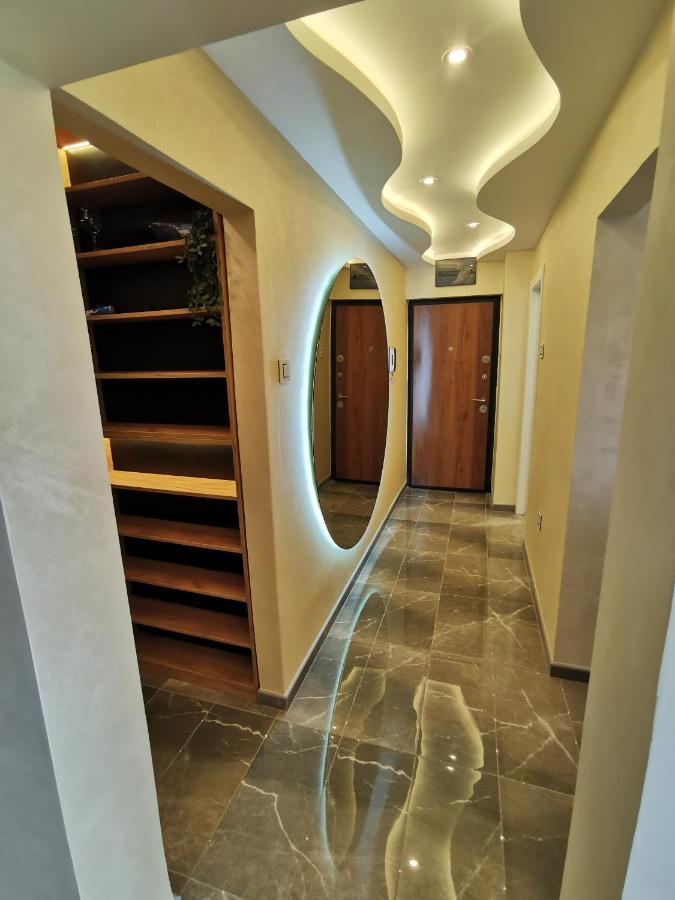 Brend New Luxurious Apartment In Downtown With Free Parking โนวีซาด ภายนอก รูปภาพ