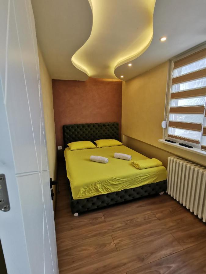 Brend New Luxurious Apartment In Downtown With Free Parking โนวีซาด ภายนอก รูปภาพ